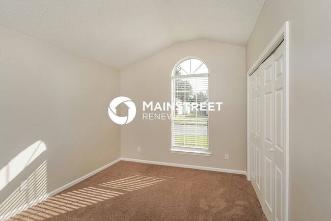 Building Photo - 4928 Madison Cir
