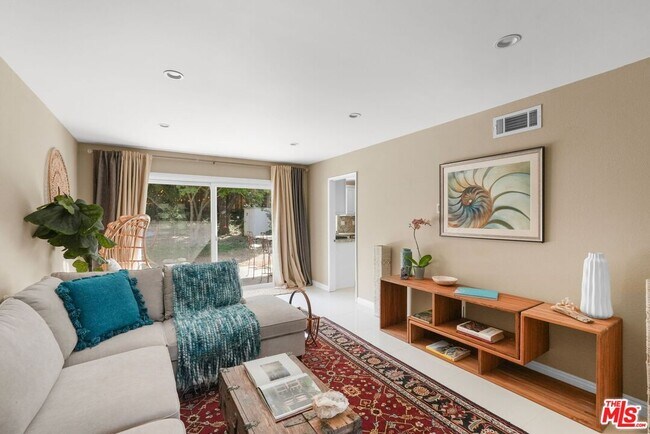 Building Photo - 3194 Rossini Pl