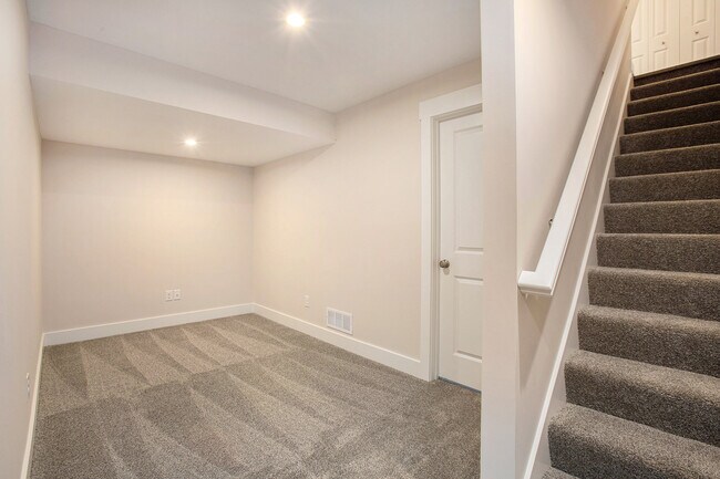 Building Photo - 4166 Del Mar Dr SW