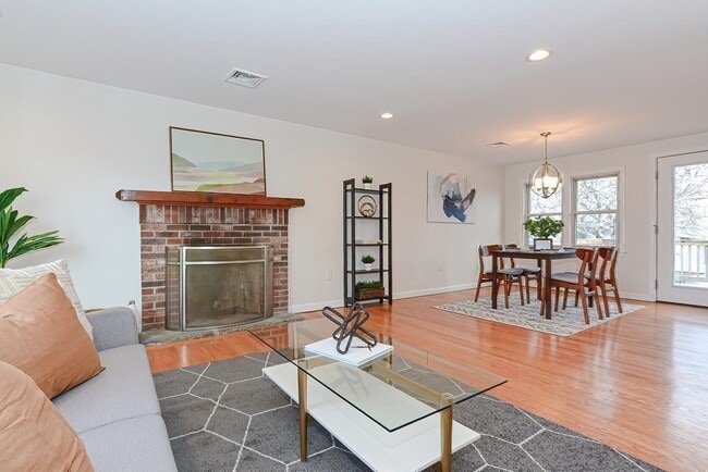 Building Photo - 21 Swan Ave