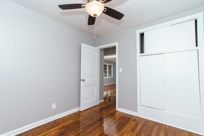 Building Photo - 1312 S Fern St