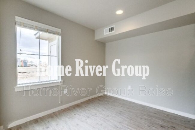 Building Photo - 928 E Wandering Ln