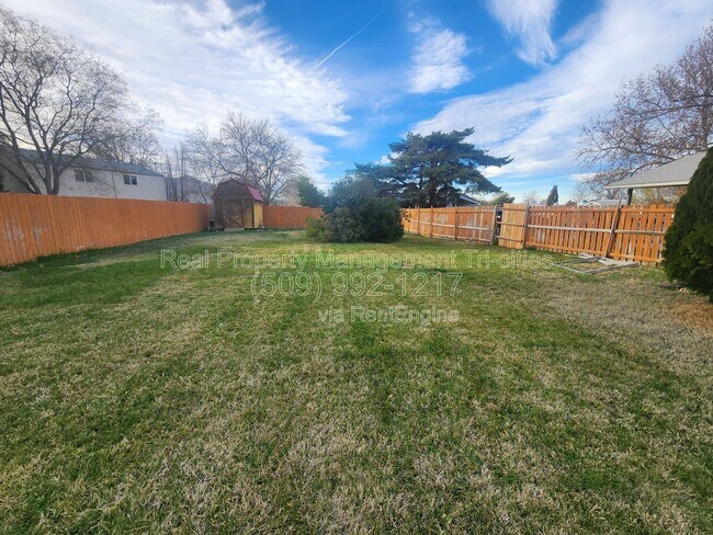 Building Photo - 2213 W 12th Ave