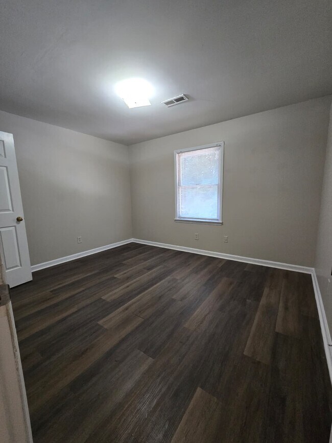 Building Photo - 4502 Bonnell Dr NW