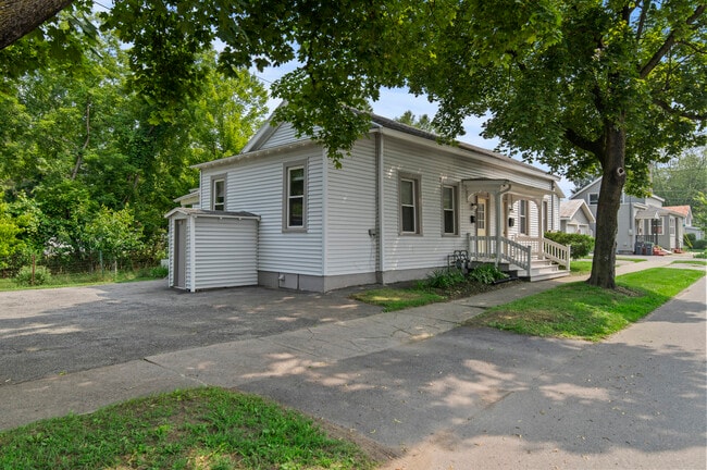 Building Photo - 125 W Circular St
