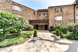 Building Photo - 2600 Brookwood Way Dr