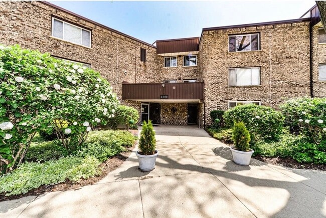 Building Photo - 2600 Brookwood Way Dr