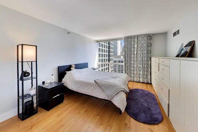 Building Photo - 200 N Dearborn St