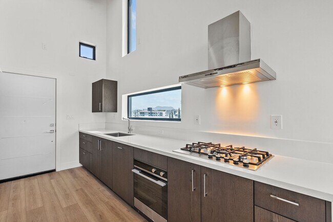 Building Photo - 5617 Klump Ave