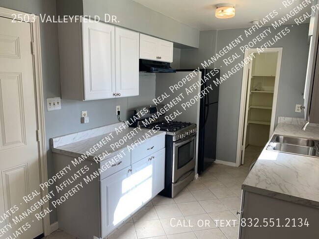 Building Photo - Great Spring Branch Location!