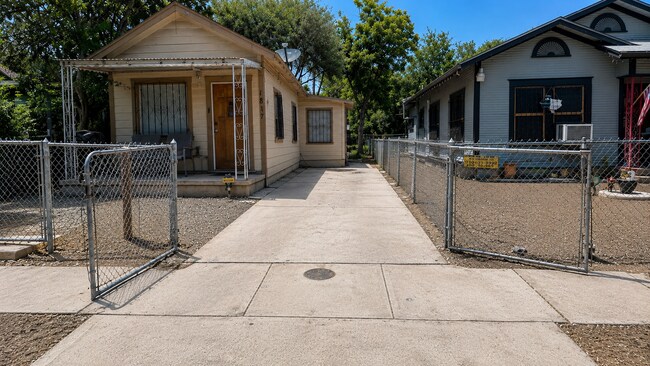 Building Photo - 1817 San Luis St