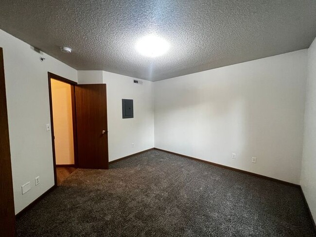 Building Photo - $1,125 | 2 Bedroom, 1 Bathroom Condo | Pet...