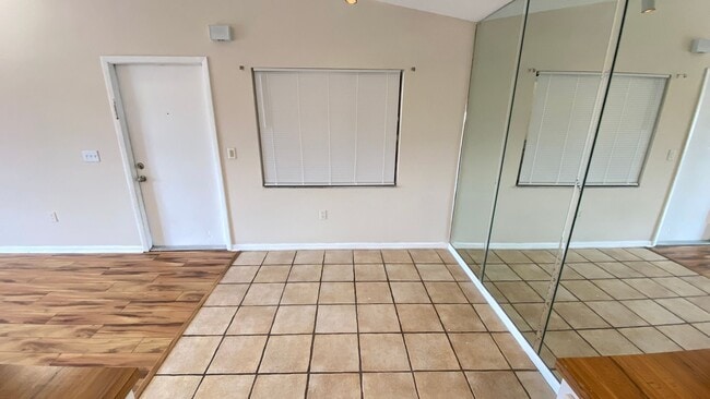 Building Photo - Two Bedroom, Two Bath in Orlando - Priced to Rent!