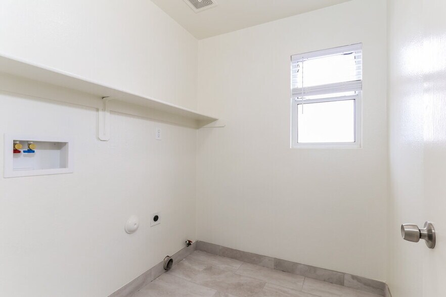 Building Photo - 7356 S MESSALA Ct