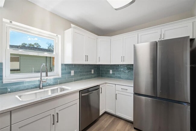 Building Photo - 662 Villa Grande Ave S