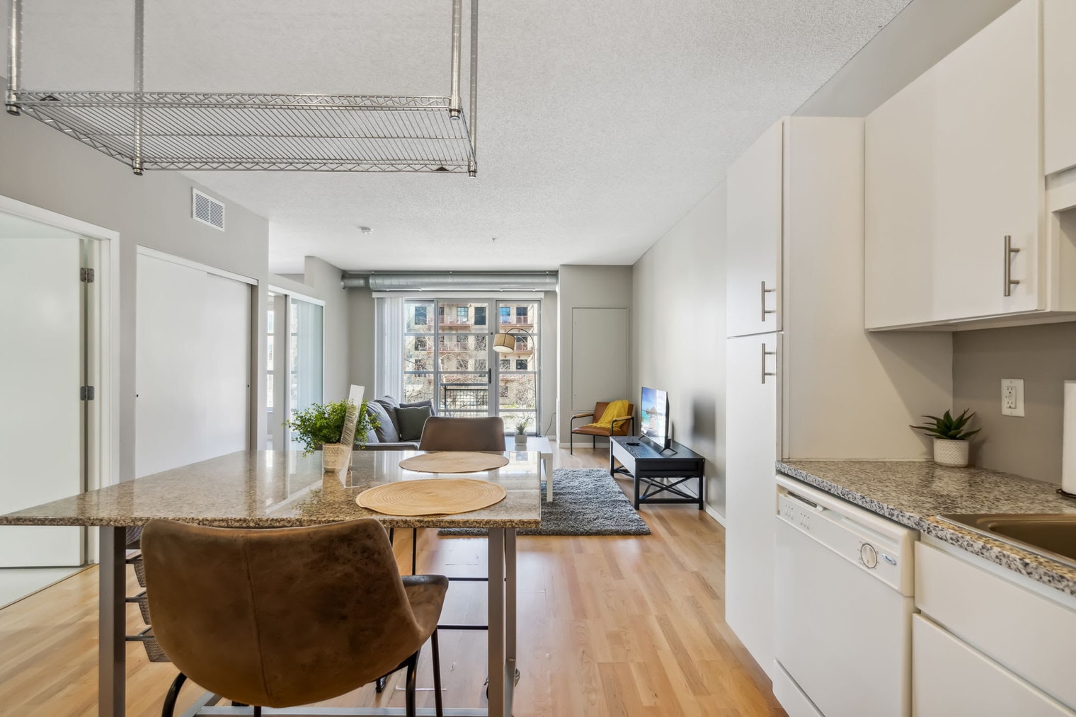 Building Photo - 616 Washington Ave S