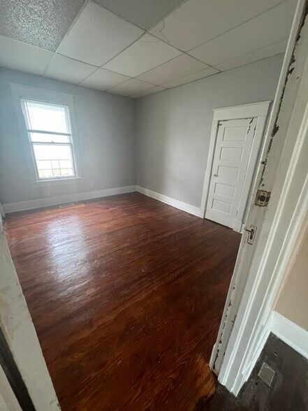 Building Photo - 1009 W Neely Ave
