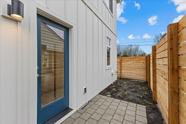 Building Photo - Newly Built Modern Craftsman in Prime Seattle Location