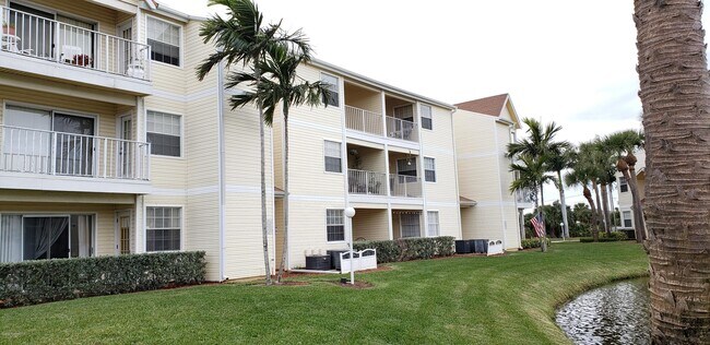 Building Photo - 1801 Island Club Dr