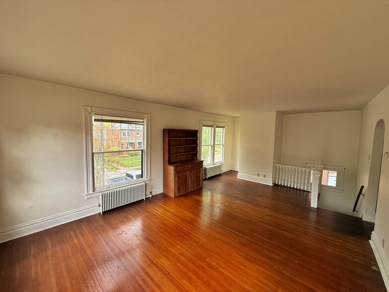 Building Photo - 165 Edgwood St