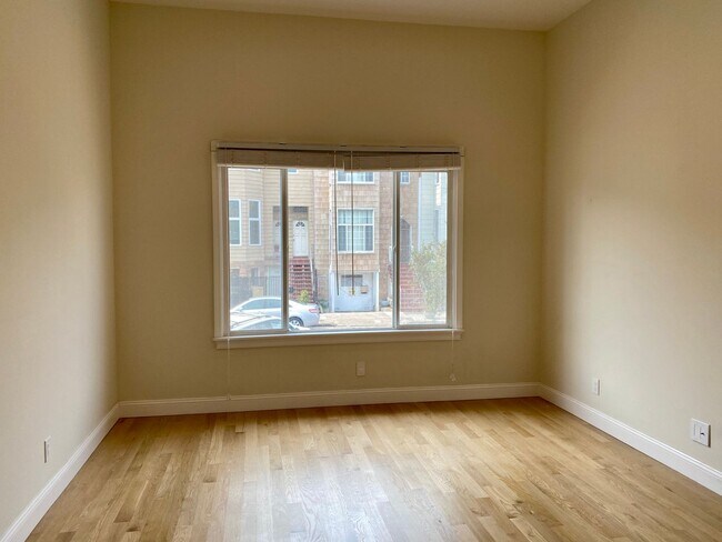 Building Photo - RENOVATED 2BD/1.5BA. Dishwasher! LAUNDRY I...