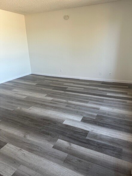 Building Photo - 713 Alturas Ln