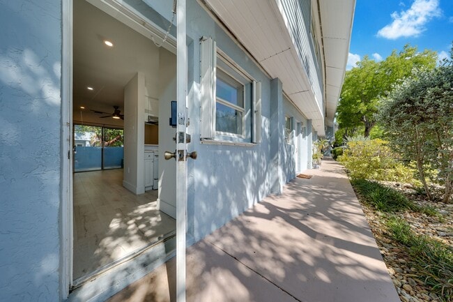 Building Photo - 798 Crandon Blvd