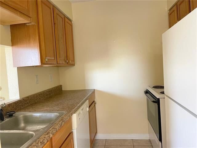 Building Photo - 213 Rosebud St