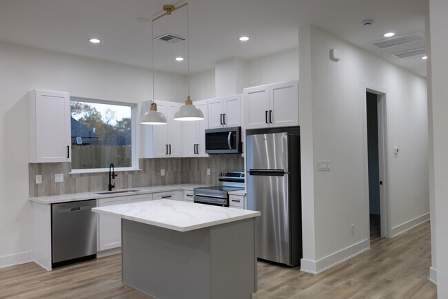 Building Photo - 3909 Maggie St