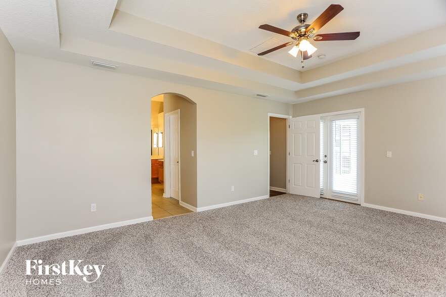 Building Photo - 13966 Devan Lee Dr N