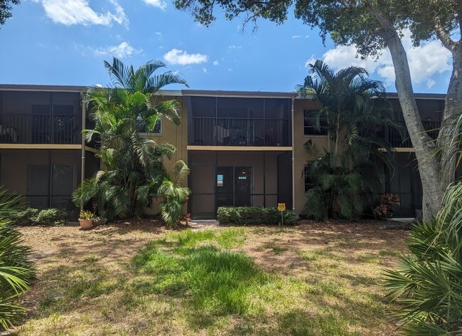 Building Photo - 906 La Costa Cir