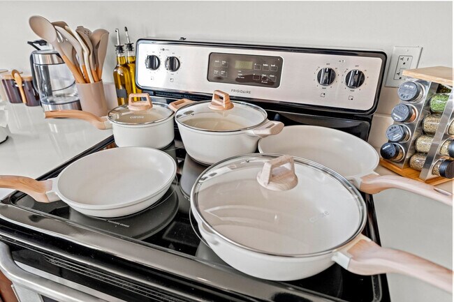 Building Photo - 826 N Broad St