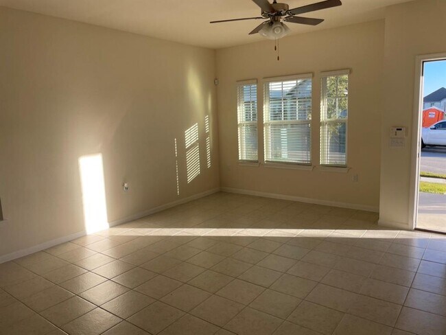 Building Photo - 9610 Morning Iris Dr