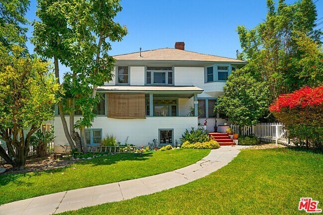 Building Photo - 362 N Ave 57