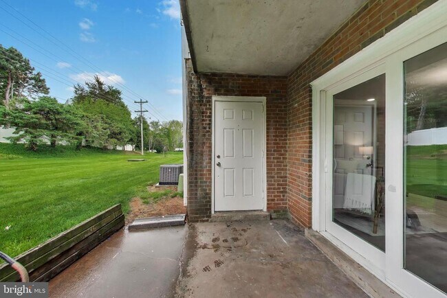 Building Photo - 6153 Strasburg Dr