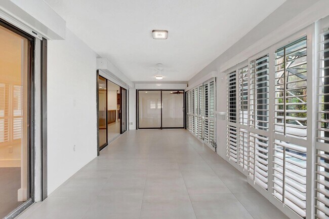 Building Photo - 355 Woodlake Ln