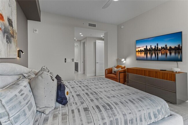 Building Photo - 275 1st Ave S