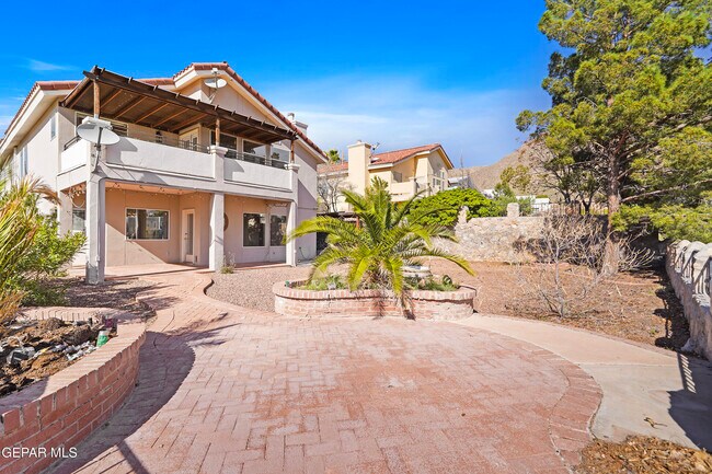 Building Photo - 624 Skydale Dr