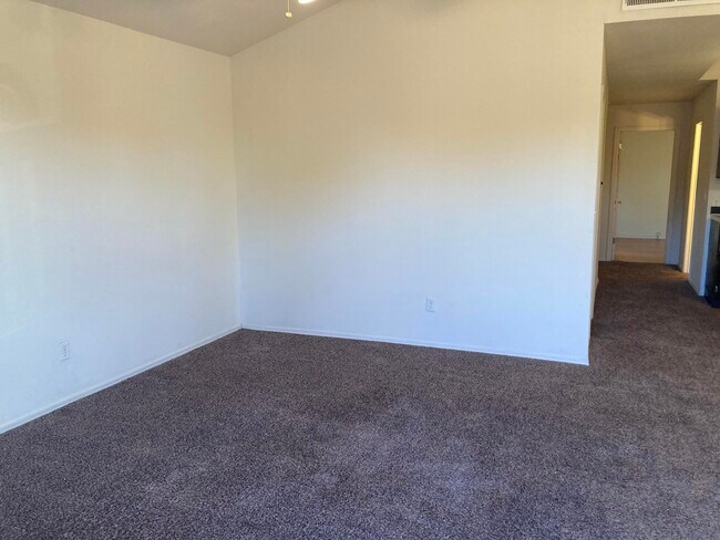 Building Photo - 1654 Exeter Dr