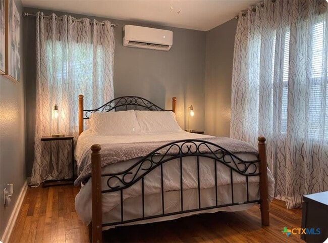 Building Photo - 284 Perryman St