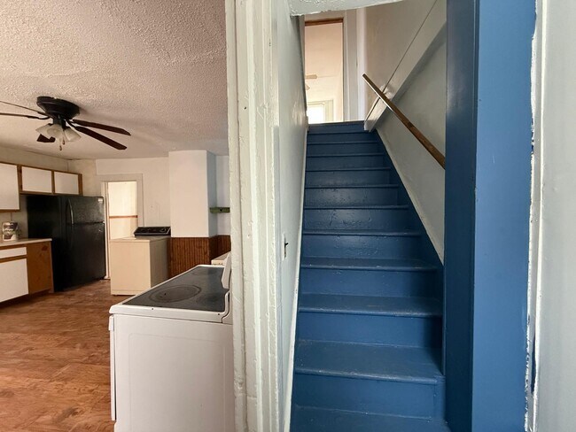 Building Photo - 977 Riverside Dr