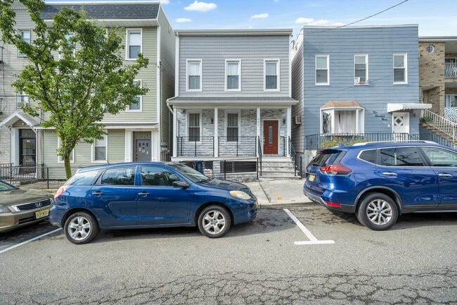 Primary Photo - 207 68th St