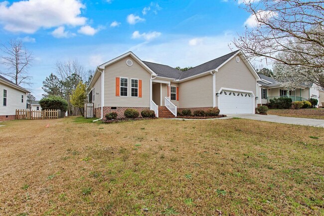 Building Photo - Adorable Ranch Home With Garage and Screen Porch!