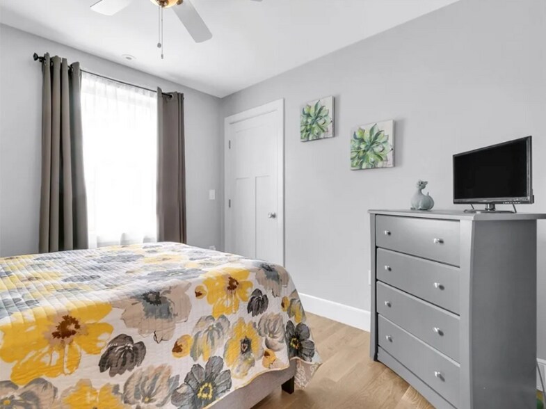 Building Photo - 74 8th Ave