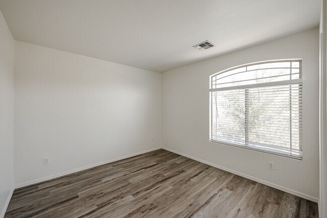 Building Photo - COMING SOON !!  4 BED 2.5 BATH, 2200+ SFT IN CAMELBACK RANCH, PHOENIX