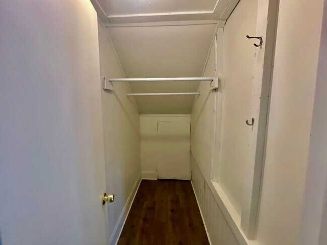 Building Photo - 3 Bed 1.5 Bath- Southside Pittsburgh PA