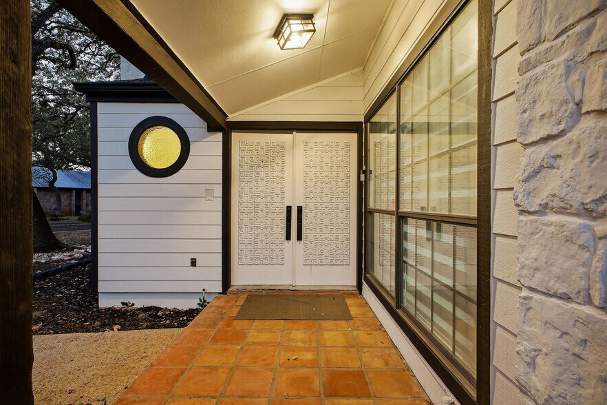 Building Photo - 1818 Moreshead St