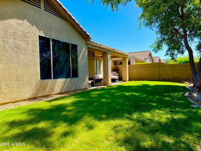 Building Photo - 2541 W Shackleton Dr