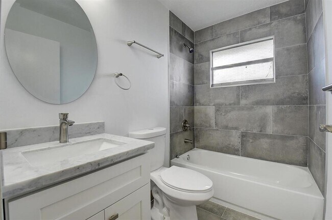 Building Photo - 125 Brittany Terrace