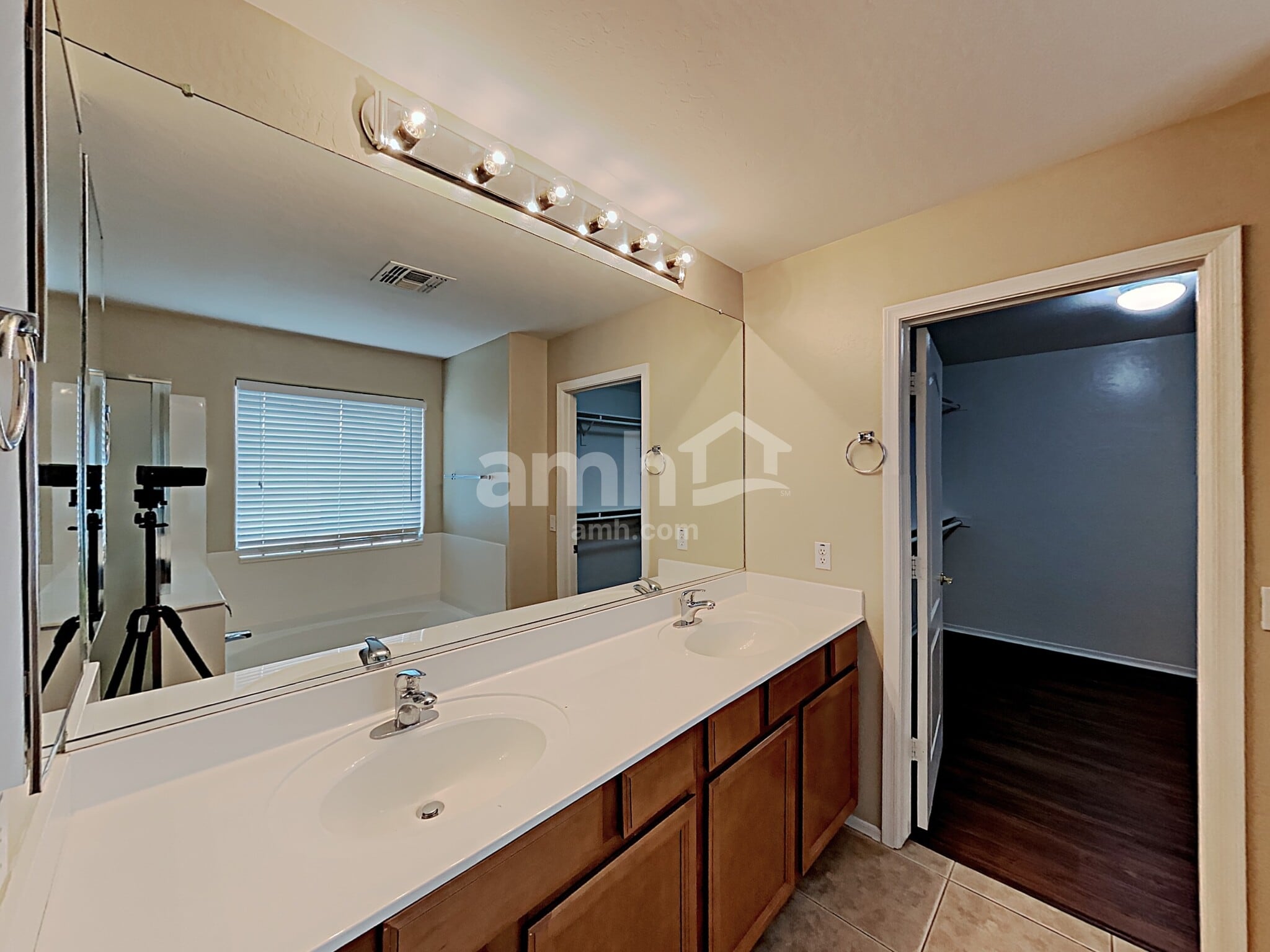 Building Photo - 17015 W Ipswitch Way